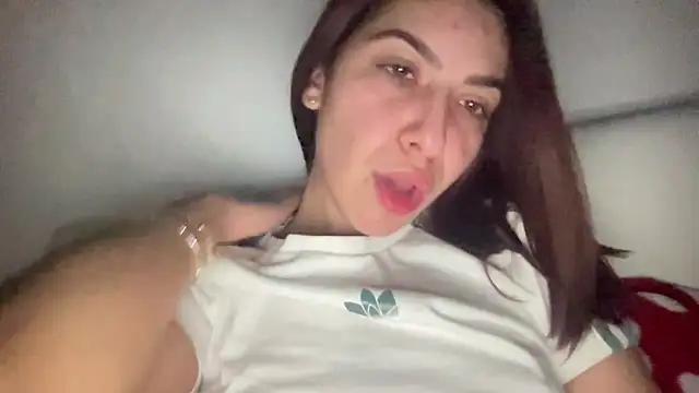 Snapshot of sarrah_rossy chatting on March 2, 3:24 am sarrah rossy online show from March 2, 3:24 am