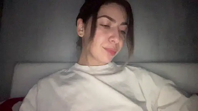 Snapshot of sarrah_rossy chatting on December 2, 10:33 pm sarrah rossy online show from December 2, 10:33 pm