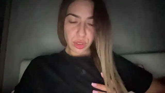 Snapshot of sarrah_rossy chatting on November 12, 11:19 pm sarrah rossy online show from November 12, 11:19 pm