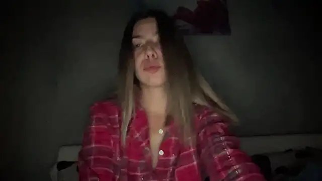 Snapshot of sarrah_rossy chatting on October 7, 8:43 pm sarrah rossy online show from October 7, 8:43 pm