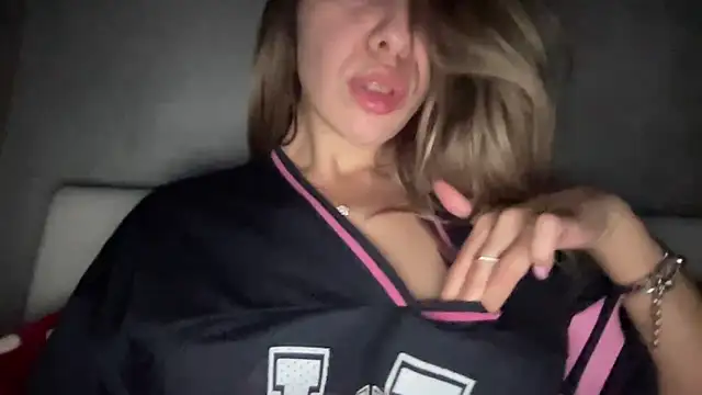 Snapshot of sarrah_rossy chatting on November 29, 11:27 pm sarrah rossy online show from November 29, 11:27 pm