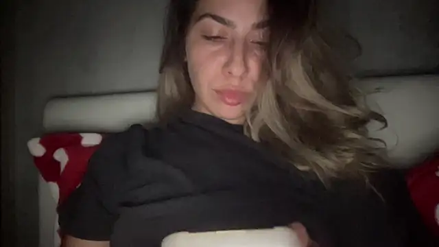 Snapshot of sarrah_rossy chatting on October 31, 9:32 pm sarrah rossy online show from October 31, 9:32 pm