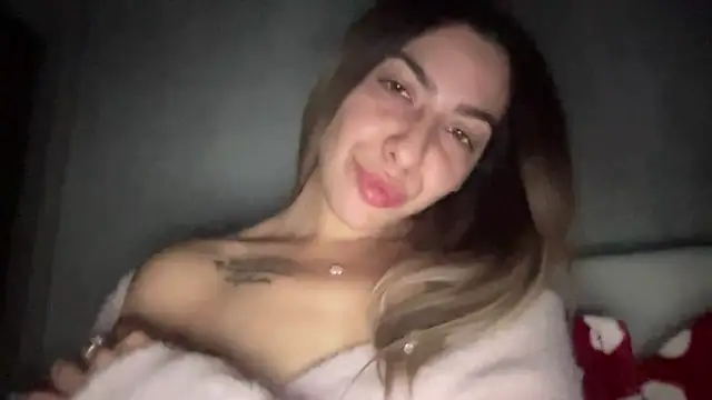 Snapshot of sarrah_rossy chatting on November 11, 9:42 pm sarrah rossy online show from November 11, 9:42 pm