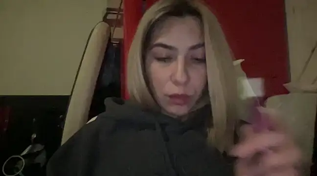 Snapshot of sarrah_rossy chatting on February 19, 7:37 pm sarrah rossy online show from February 19, 7:37 pm