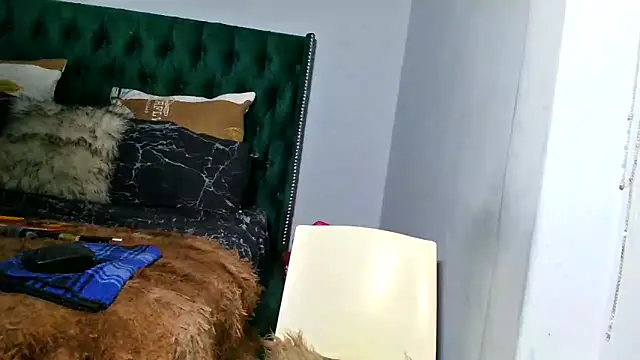 Snapshot of victora3 chatting on February 18, 12:19 am victora3 online show from February 18, 12:19 am