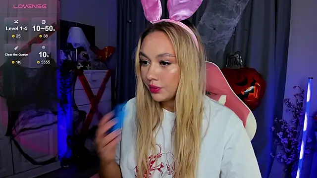 Snapshot of _Loneve__ chatting on October 30, 1:53 pm  Loneve   online show from October 30, 1:53 pm