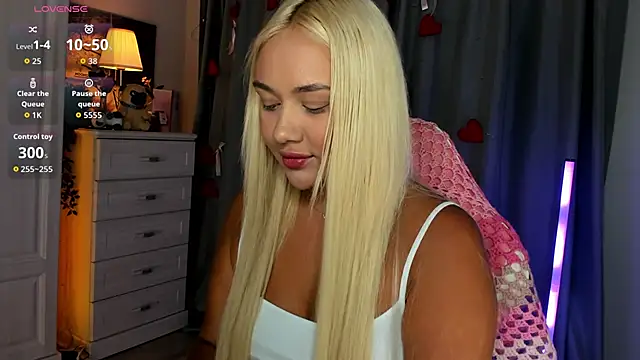 Snapshot of _Loneve__ chatting on June 10, 3:46 pm Loneve online show from June 10, 3:46 pm