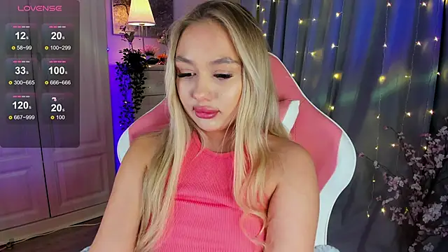 Snapshot of _Loneve__ chatting on March 22, 8:37 pm  Loneve   online show from March 22, 8:37 pm