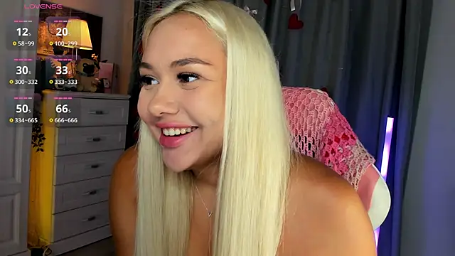 Snapshot of _Loneve__ chatting on June 19, 2:45 pm Loneve online show from June 19, 2:45 pm
