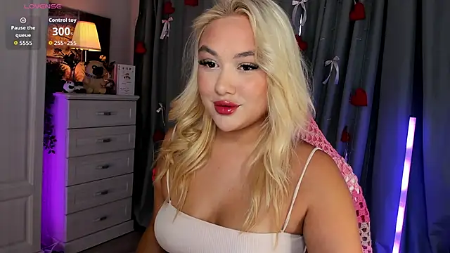 Snapshot of _Loneve__ chatting on May 17, 2:50 pm Loneve online show from May 17, 2:50 pm