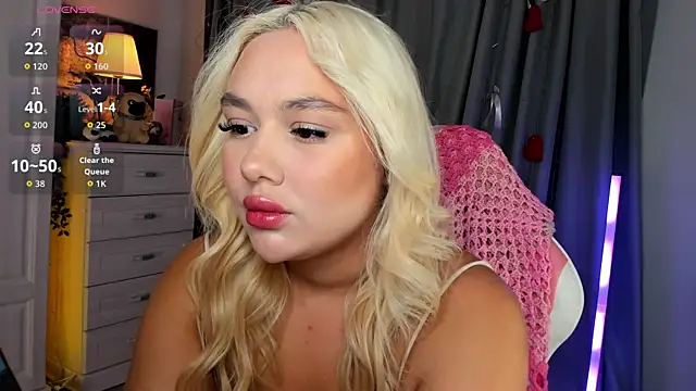 Snapshot of _Loneve__ chatting on May 22, 1:42 pm Loneve online show from May 22, 1:42 pm