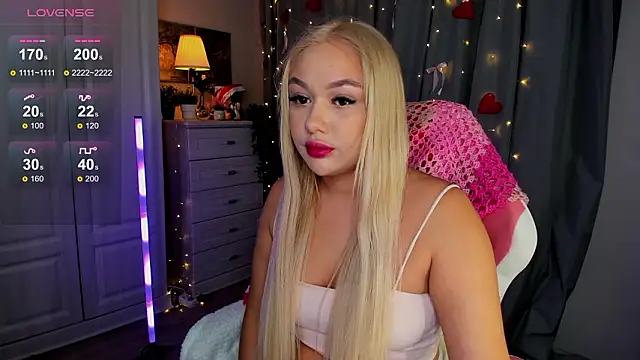 Snapshot of _Loneve__ chatting on February 27, 3:23 pm Loneve online show from February 27, 3:23 pm