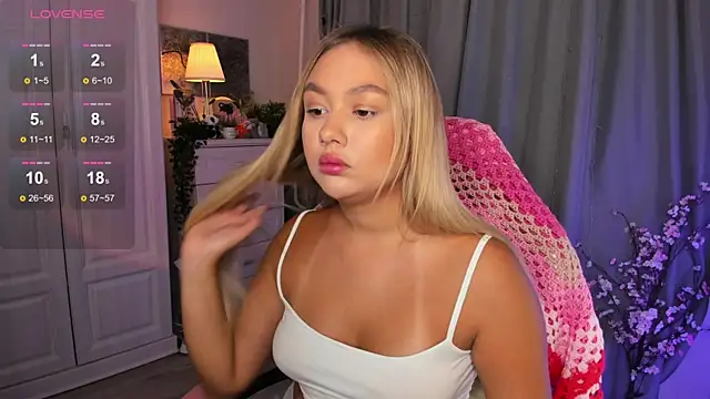 Snapshot of _Loneve__ chatting on October 10, 1:56 pm  Loneve   online show from October 10, 1:56 pm