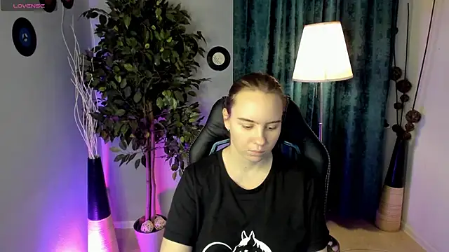 Lika 0ne online show from February 14, 12:05 pm