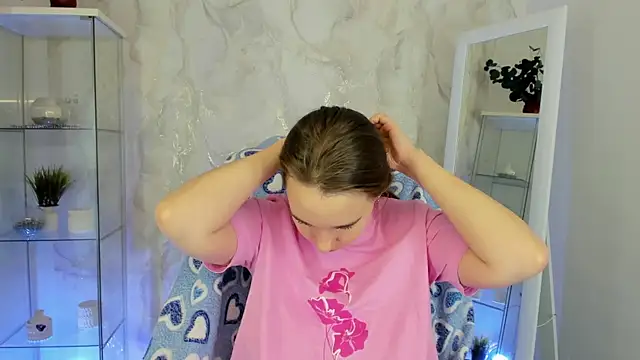 Lika 0ne online show from December 19, 12:18 pm