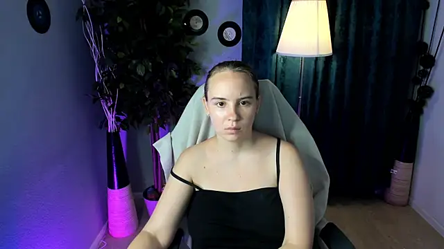 Snapshot of Lika_0ne chatting on July 25, 11:49 am Lika 0ne online show from July 25, 11:49 am