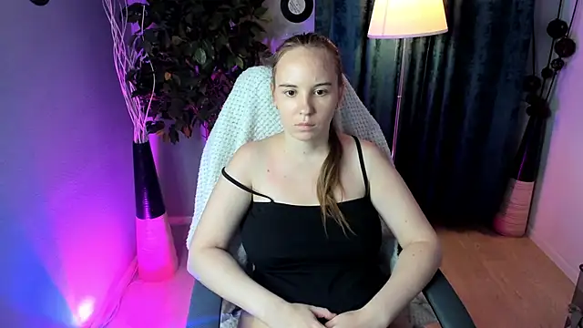 Snapshot of Lika_0ne chatting on July 2, 12:00 pm Lika 0ne online show from July 2, 12:00 pm
