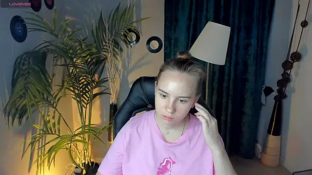 Lika 0ne online show from September 30, 10:21 am