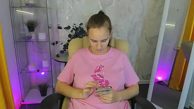 Lika 0ne online show from October 25, 12:17 pm