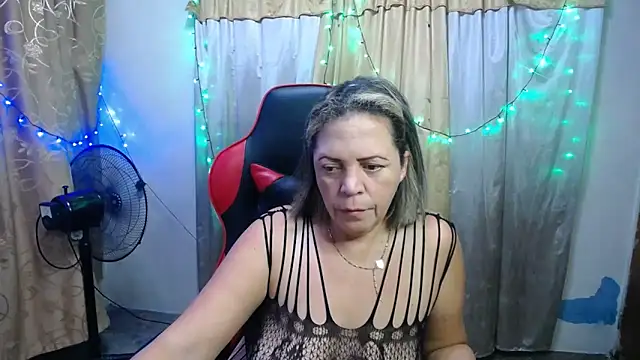 Snapshot of alina_maturehot chatting on September 21, 7:13 am alina maturehot online show from September 21, 7:13 am