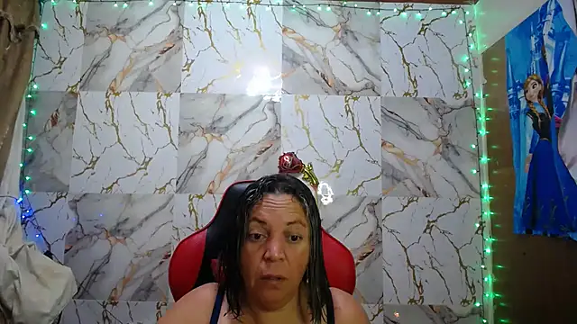 Snapshot of alina_maturehot chatting on November 9, 7:56 am alina maturehot online show from November 9, 7:56 am