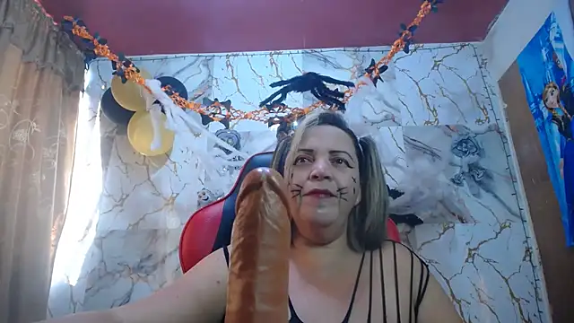 Snapshot of alina_maturehot chatting on October 31, 9:22 pm alina maturehot online show from October 31, 9:22 pm