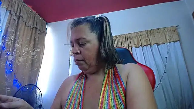 Snapshot of alina_maturehot chatting on October 5, 1:57 pm alina maturehot online show from October 5, 1:57 pm