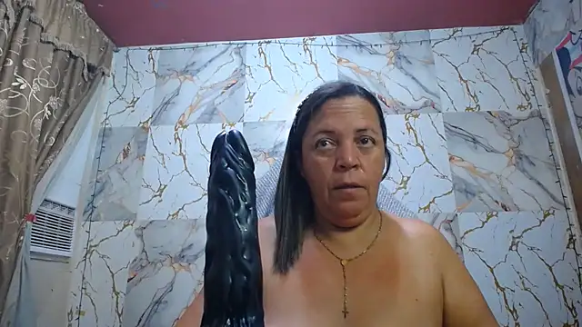 Snapshot of alina_maturehot chatting on June 7, 8:19 am alina maturehot online show from June 7, 8:19 am