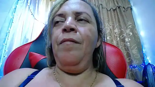 Snapshot of alina_maturehot chatting on September 16, 10:55 pm alina maturehot online show from September 16, 10:55 pm