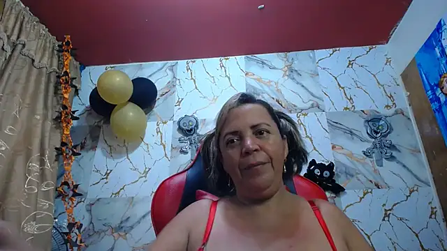 Snapshot of alina_maturehot chatting on October 25, 12:32 am alina maturehot online show from October 25, 12:32 am