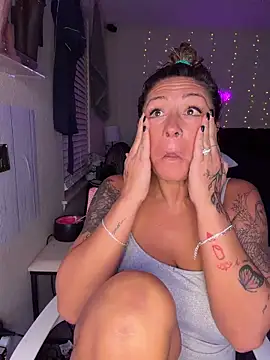 bossyroxy84 online show from November 10, 1:54 am