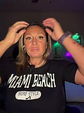 bossyroxy84 online show from November 30, 11:05 pm