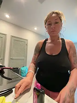 bossyroxy84 online show from April 12, 6:11 pm