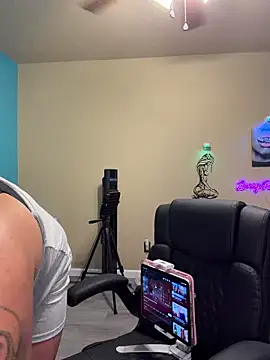 bossyroxy84 online show from December 2, 12:33 am