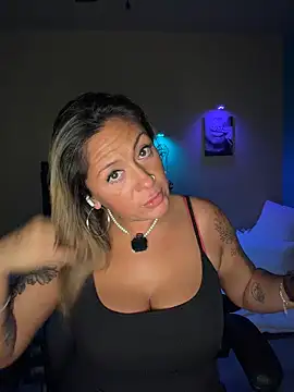 bossyroxy84 online show from November 23, 5:17 am