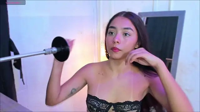 Snapshot of lanna_brunette chatting on June 12, 12:58 pm lanna brunette online show from June 12, 12:58 pm