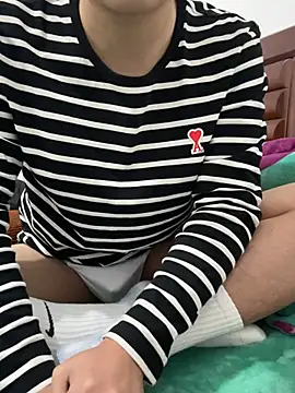 Snapshot of 0W00GIGi chatting on February 17, 1:22 pm 0W00GIGi online show from February 17, 1:22 pm