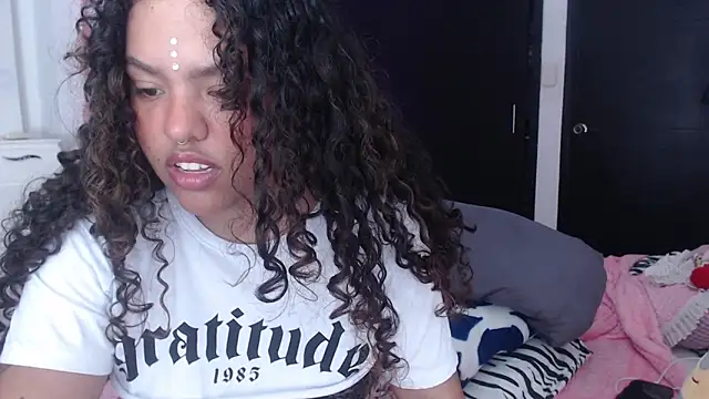 Snapshot of Anitta_bell chatting on February 14, 12:51 am Anitta bell online show from February 14, 12:51 am