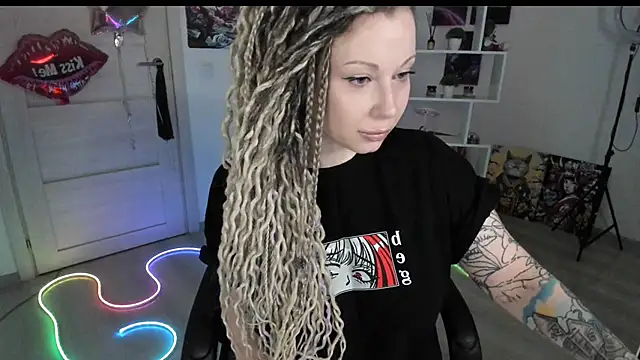 HoneySallyMoore online show from April 3, 8:15 pm