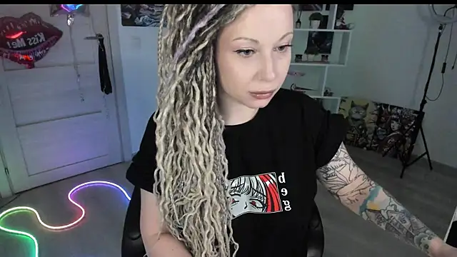 HoneySallyMoore online show from April 5, 8:04 pm