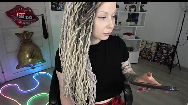 HoneySallyMoore online show from May 14, 1:13 am
