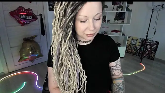 HoneySallyMoore online show from May 17, 3:17 am