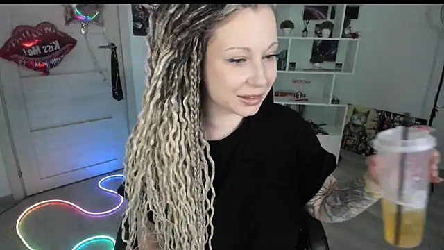 HoneySallyMoore online show from March 25, 3:11 pm