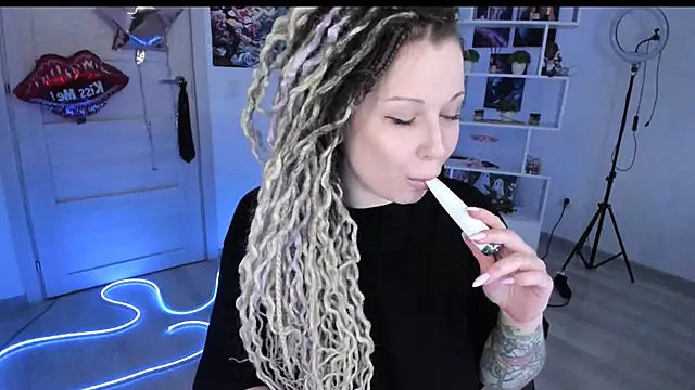 HoneySallyMoore online show from February 5, 11:17 am