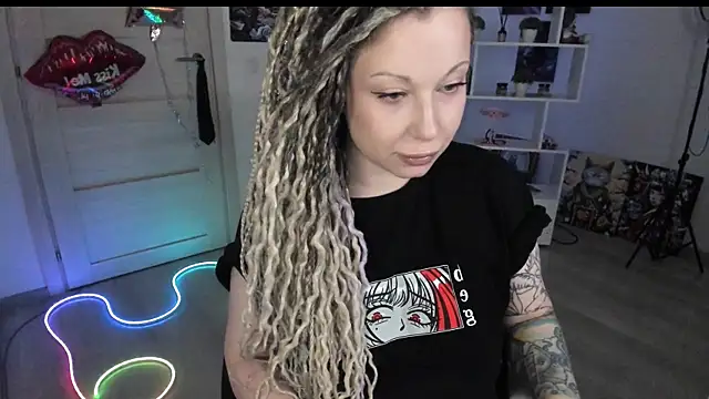 HoneySallyMoore online show from April 12, 8:12 pm