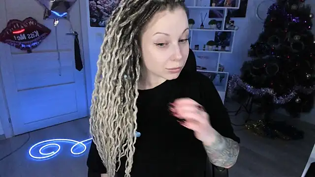 HoneySallyMoore online show from January 10, 5:30 pm