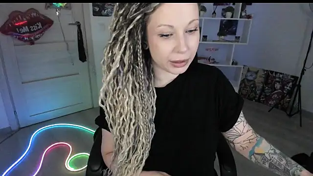 HoneySallyMoore online show from March 27, 6:20 pm