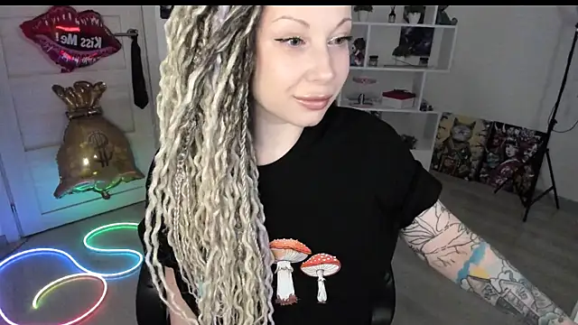 HoneySallyMoore online show from May 14, 7:44 pm
