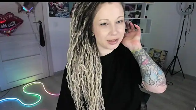 HoneySallyMoore online show from March 6, 7:09 pm