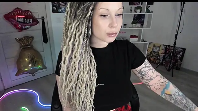 HoneySallyMoore online show from May 1, 6:46 pm